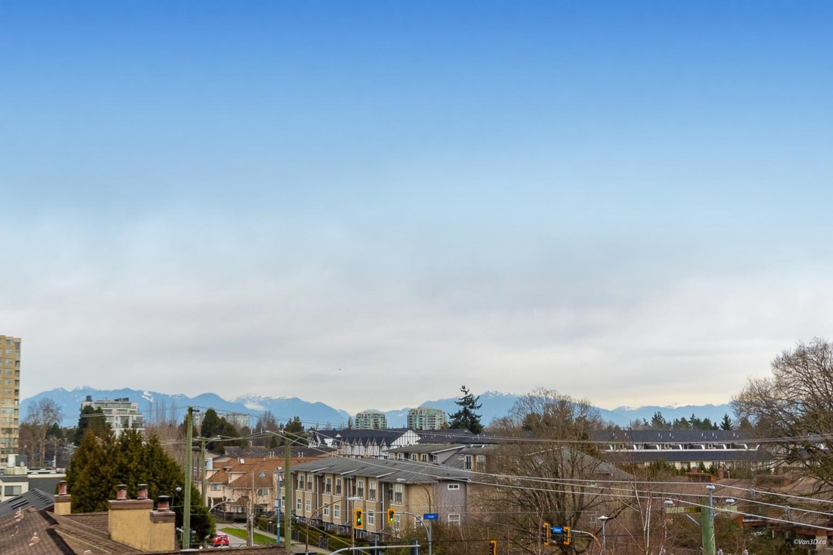 Laundry Room Photo of 506 6611 Cooney Road, Richmond, BC
