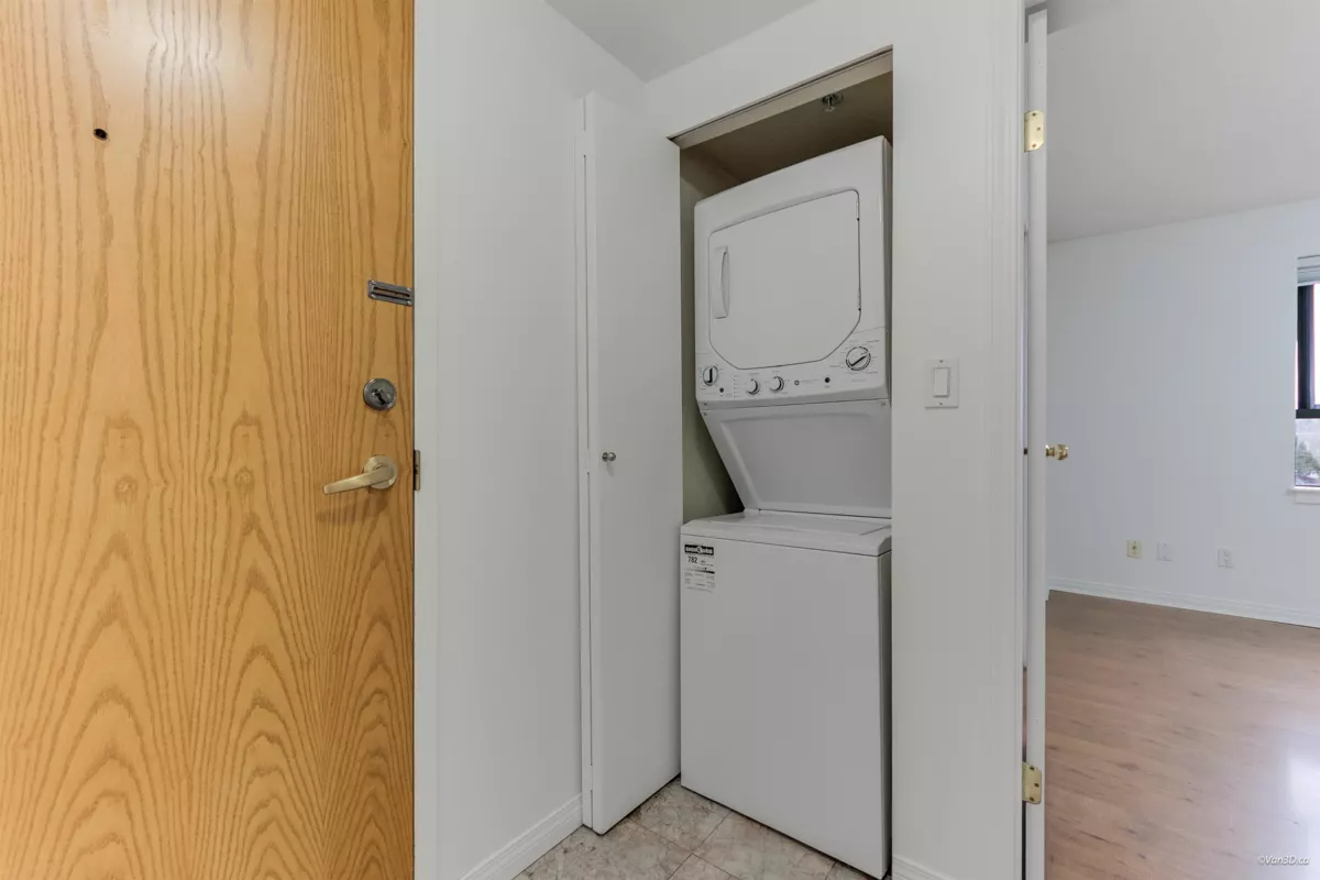 Powder Room Photo of 506 6611 Cooney Road, Richmond, BC