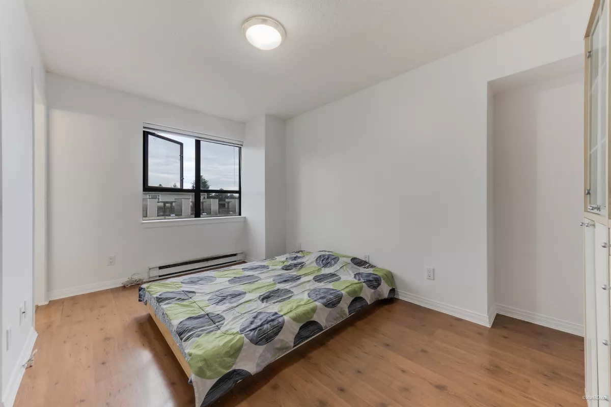 Primary Bathroom Photo of 506 6611 Cooney Road, Richmond, BC