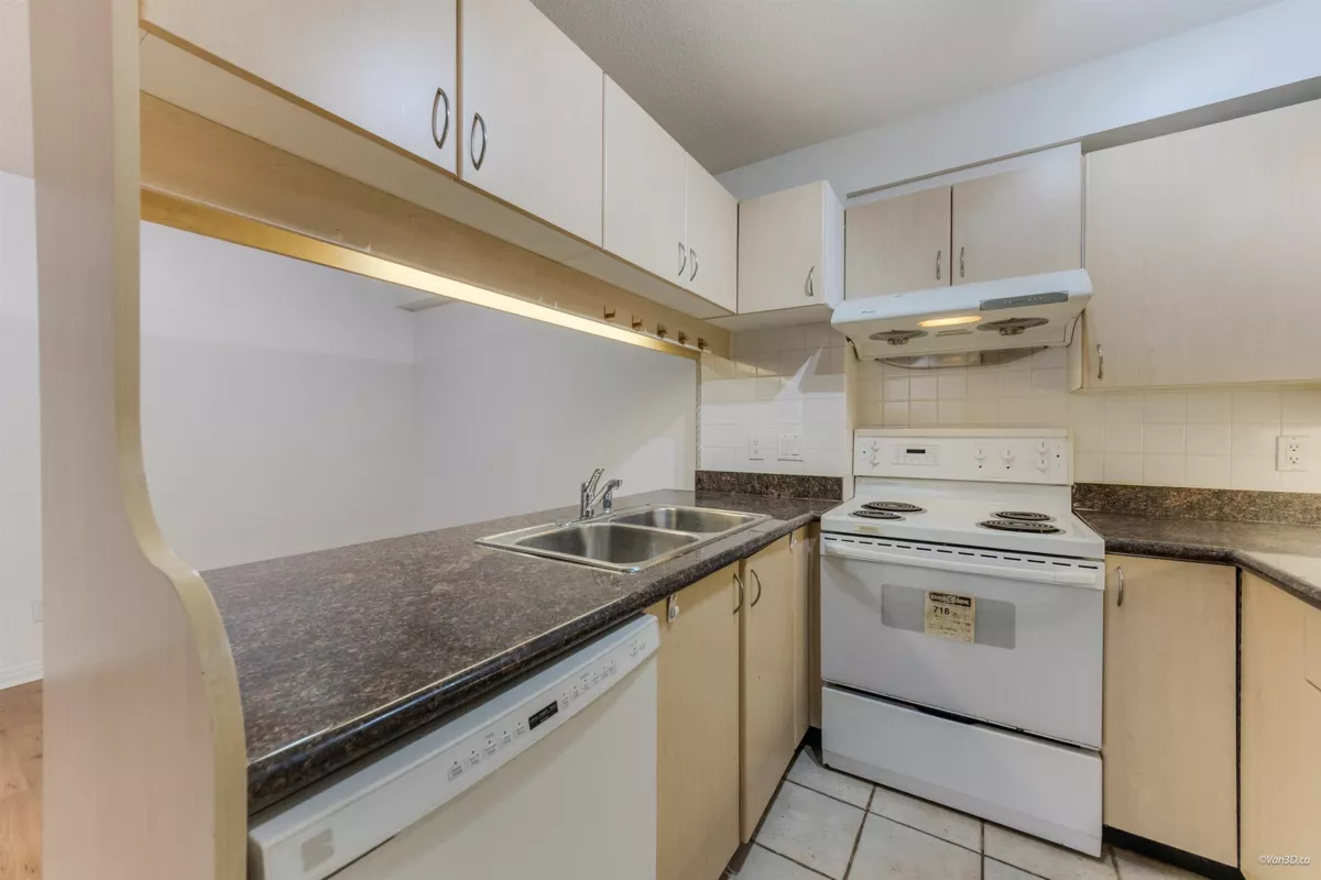 Primary Bedroom Photo of 506 6611 Cooney Road, Richmond, BC