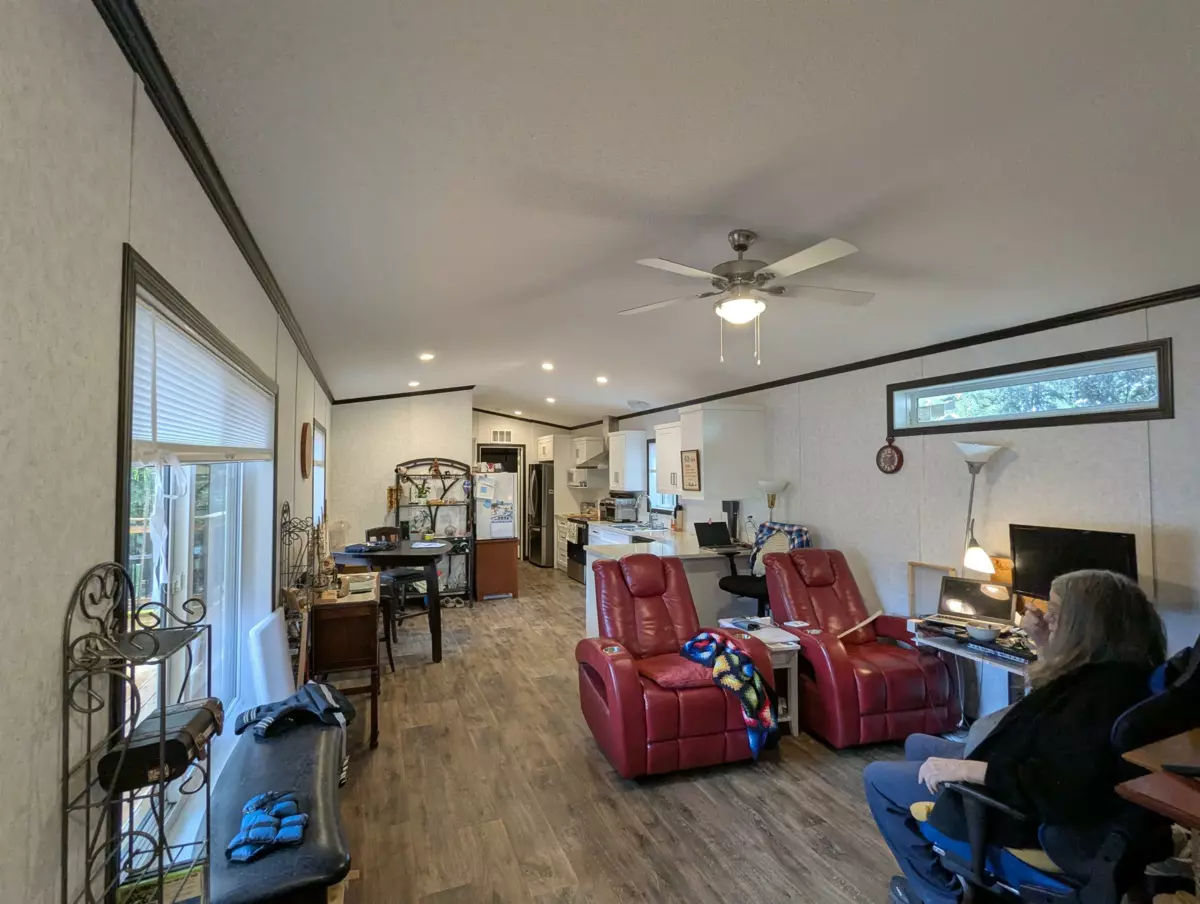 Mudroom Photo of 10 52604 Yale Road, Rosedale, BC