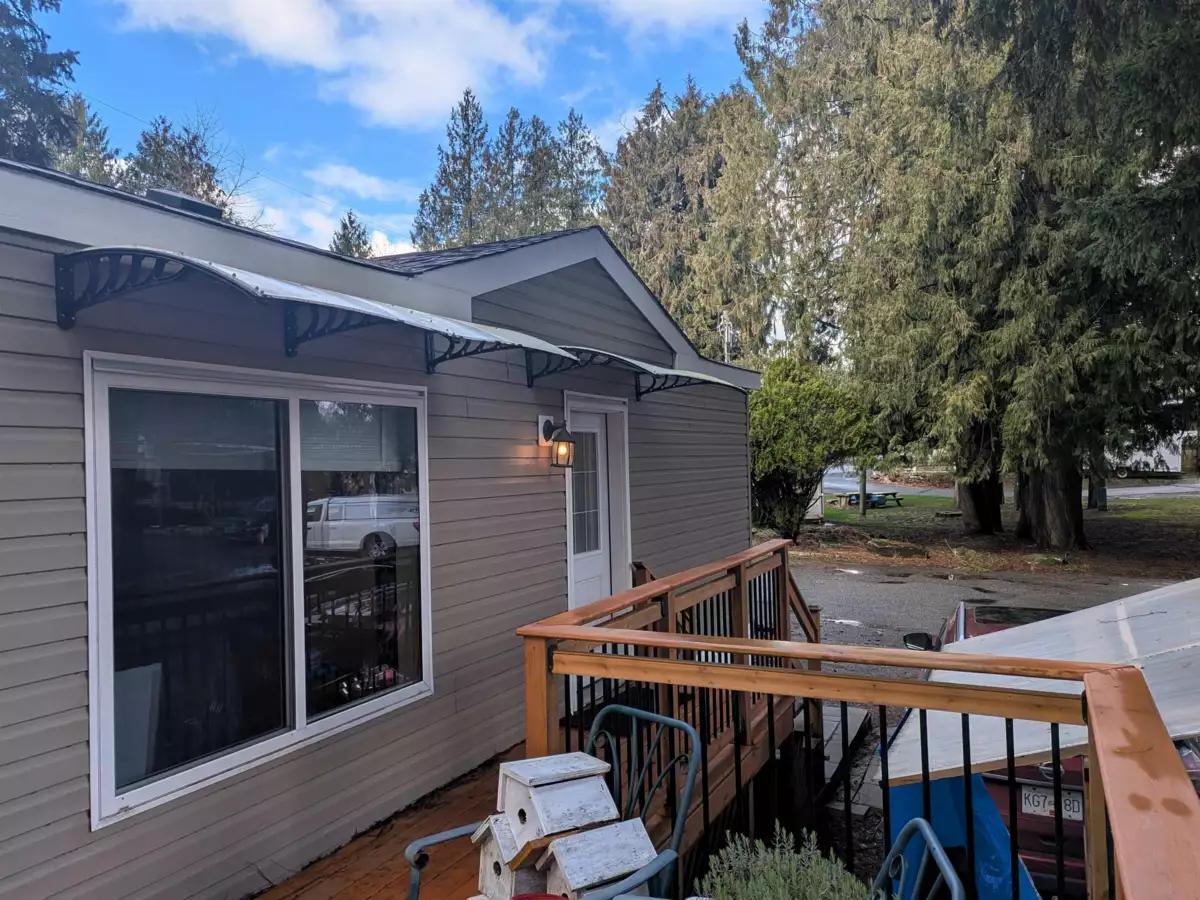 Powder Room Photo of 10 52604 Yale Road, Rosedale, BC