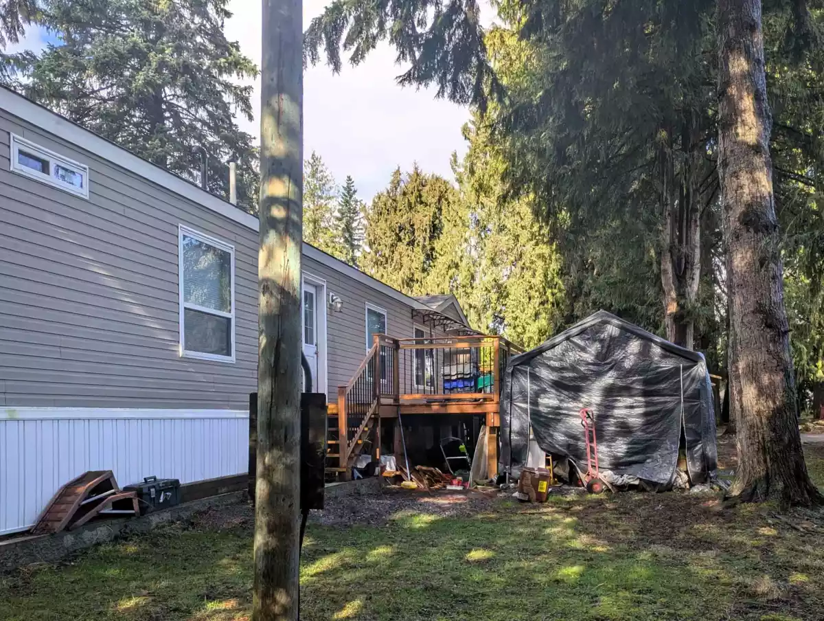 Walk-In Closet Photo of 10 52604 Yale Road, Rosedale, BC