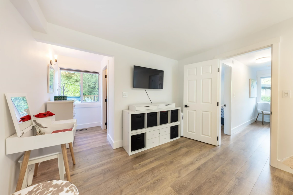 Basement Recreation Room Photo of 8 Glenmore Drive, West Vancouver, BC
