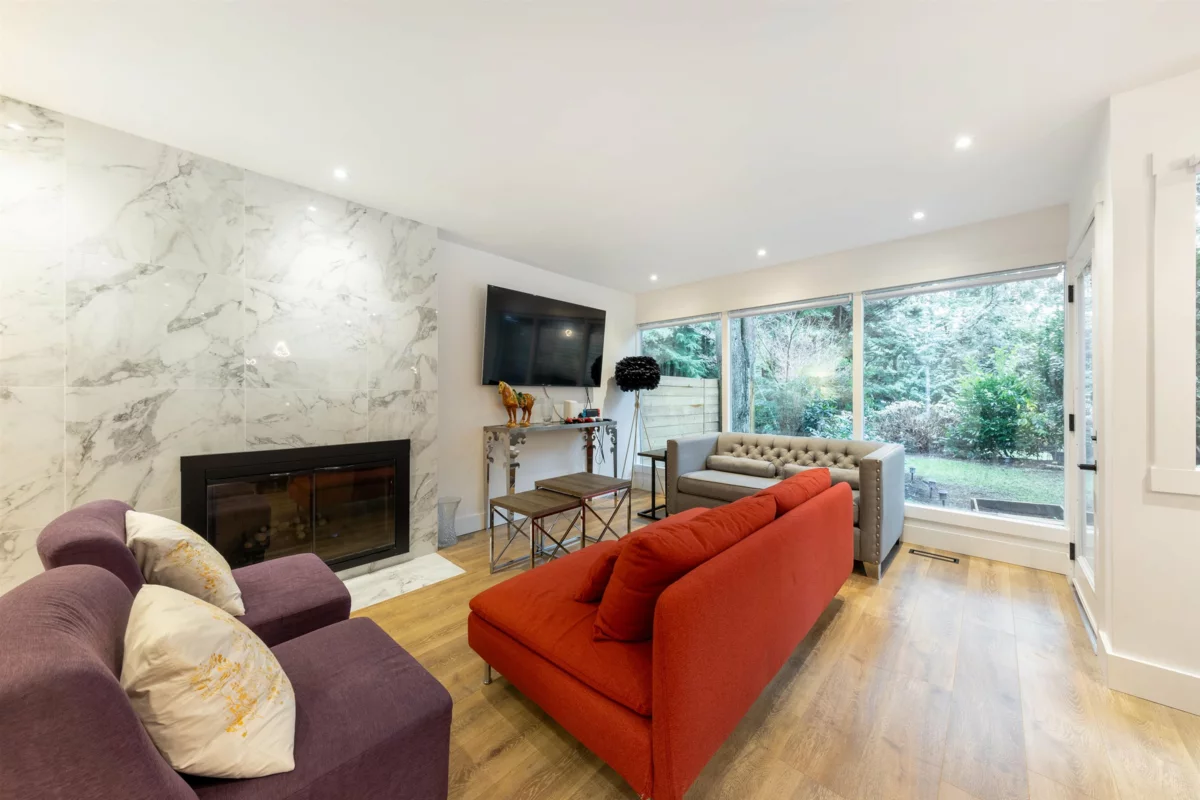 Breakfast Nook Photo of 8 Glenmore Drive, West Vancouver, BC