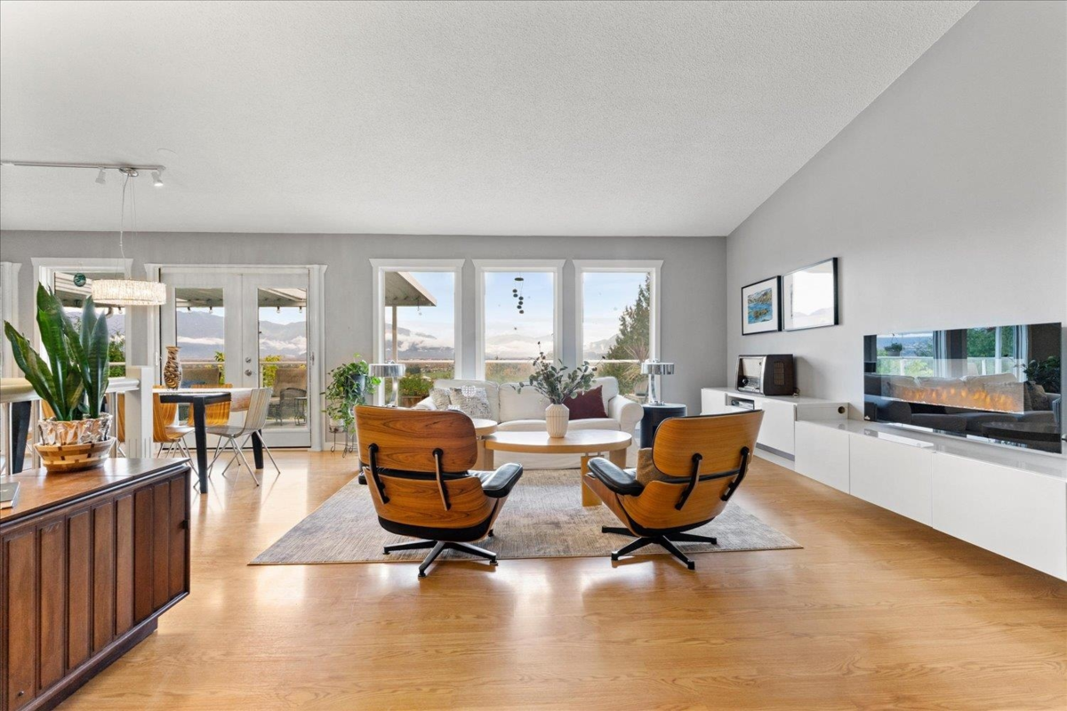 Dining Area Photo of 46455 Uplands Road, Chilliwack, BC
