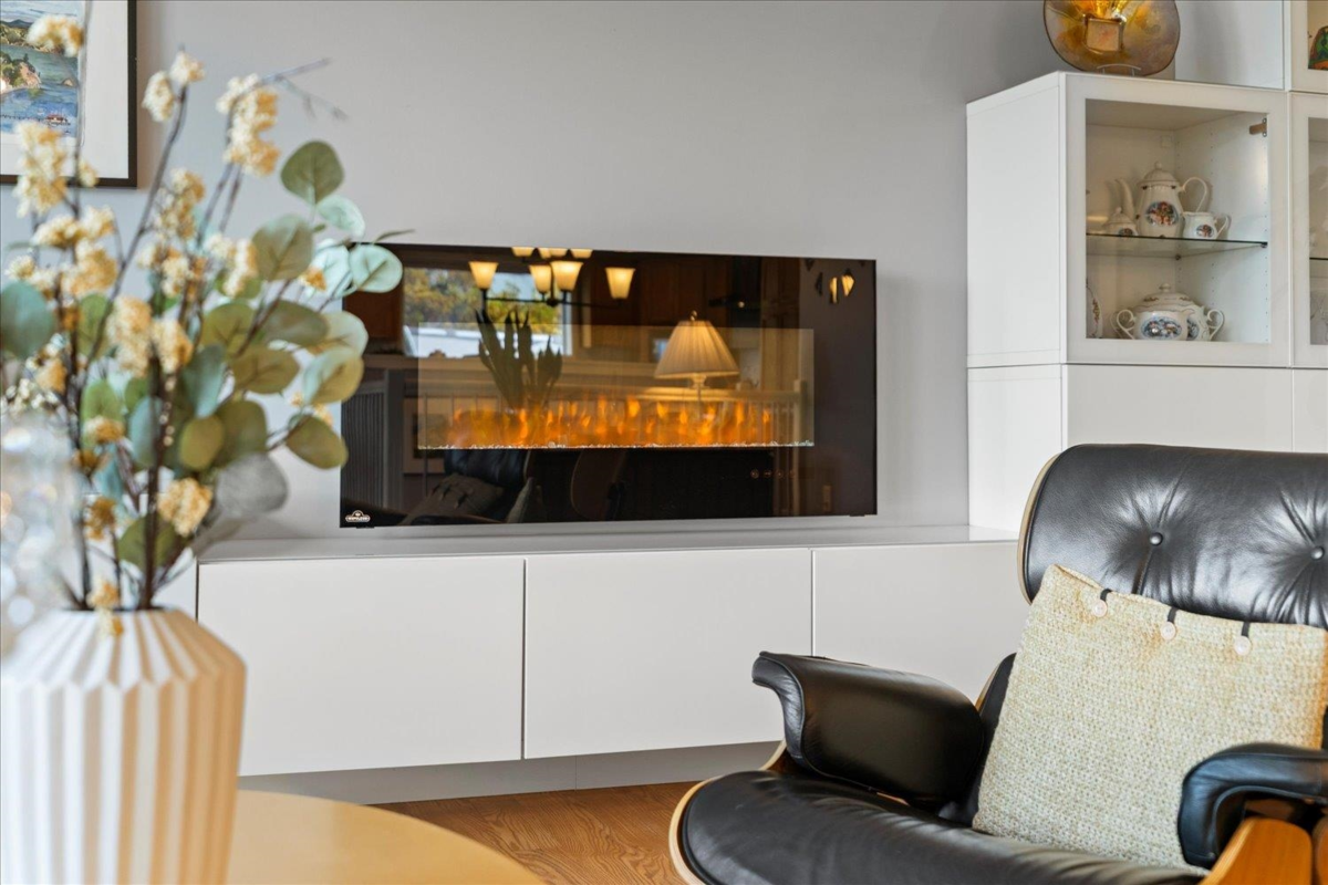 Kitchen Island Photo of 46455 Uplands Road, Chilliwack, BC