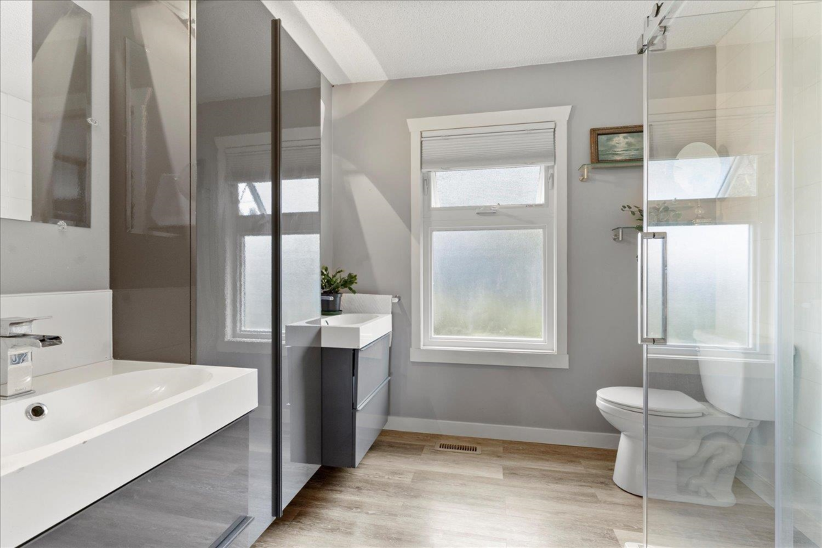 Laundry Room Photo of 46455 Uplands Road, Chilliwack, BC