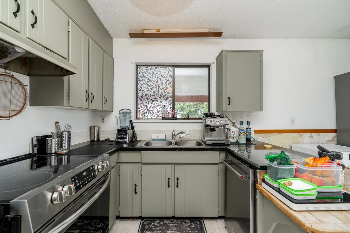 Breakfast Nook Photo of 992 Saddle Street, Coquitlam, BC