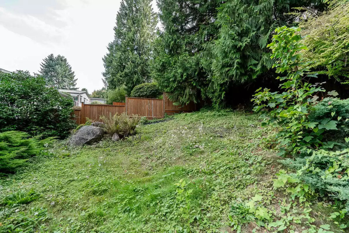 Entry Foyer Photo of 992 Saddle Street, Coquitlam, BC