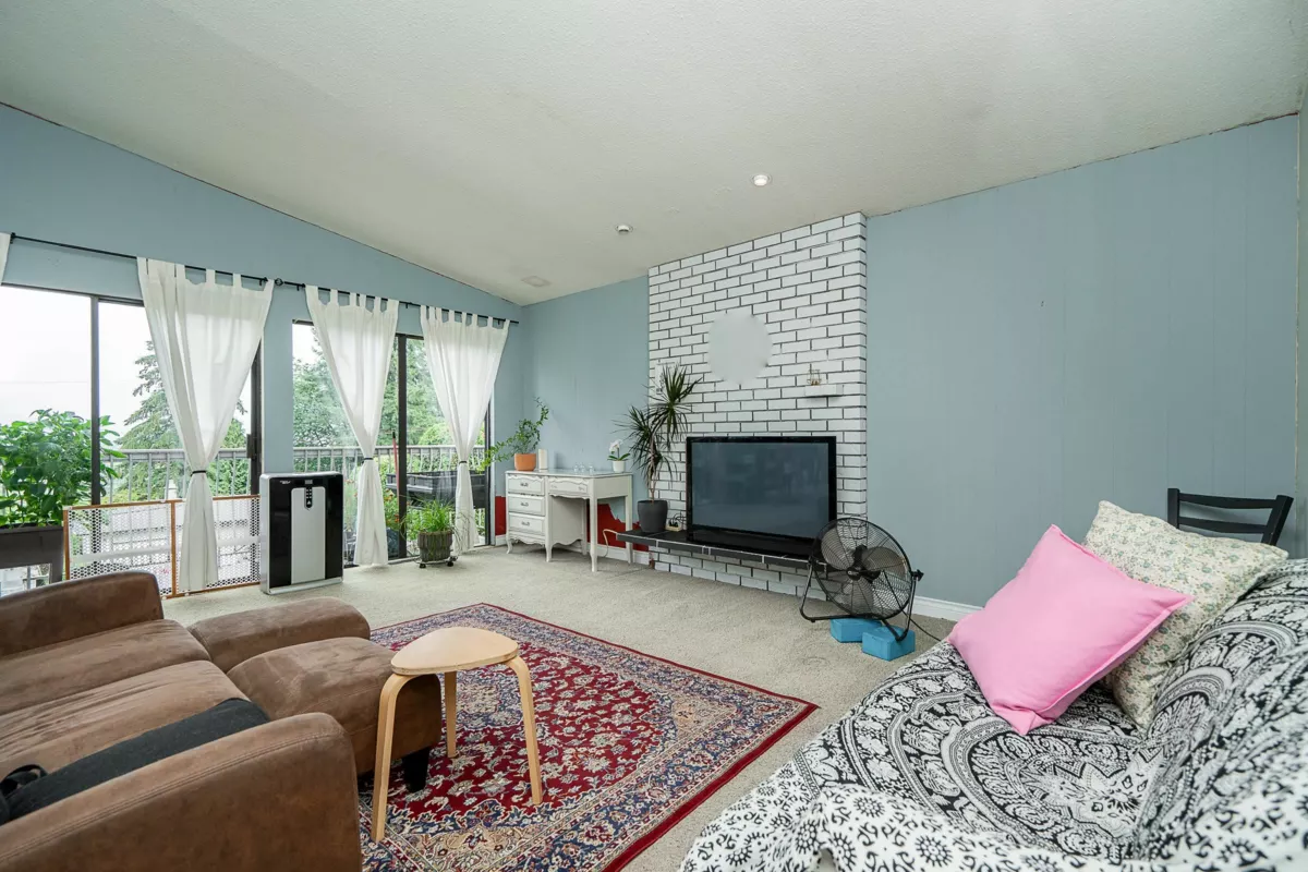 Living Room Photo of 992 Saddle Street, Coquitlam, BC