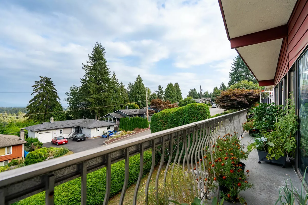 Walk-In Closet Photo of 992 Saddle Street, Coquitlam, BC