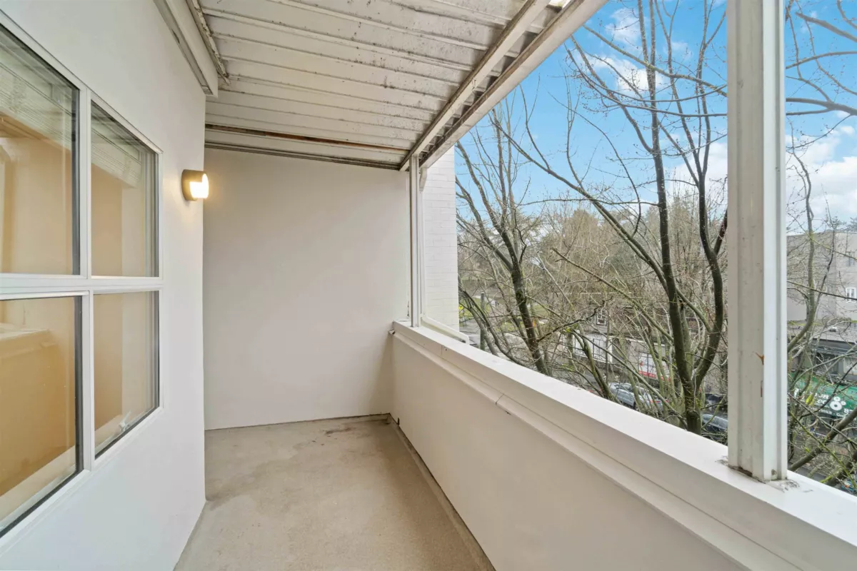 Entry Foyer Photo of 303 2928 Commercial Drive, Vancouver, BC