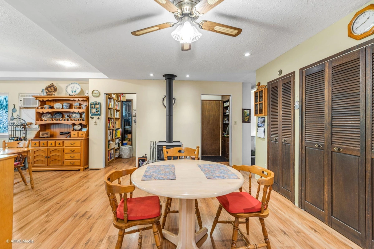 Breakfast Nook Photo of 24971 24 Avenue, Langley, BC
