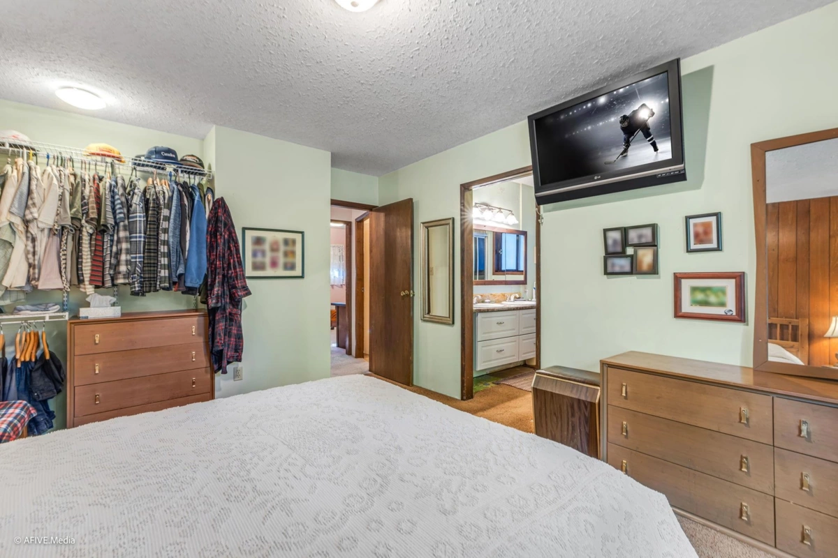 Guest Bathroom Photo of 24971 24 Avenue, Langley, BC