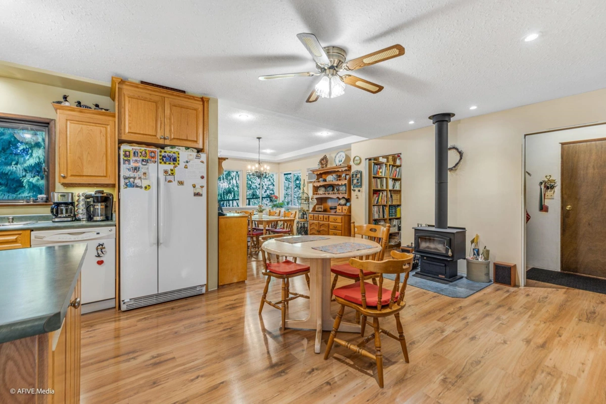 Kitchen Island Photo of 24971 24 Avenue, Langley, BC
