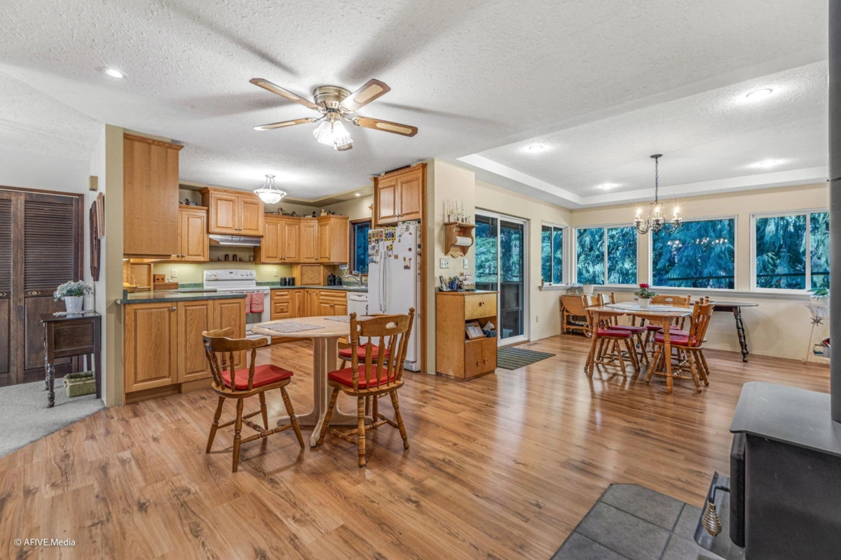 Kitchen Photo of 24971 24 Avenue, Langley, BC