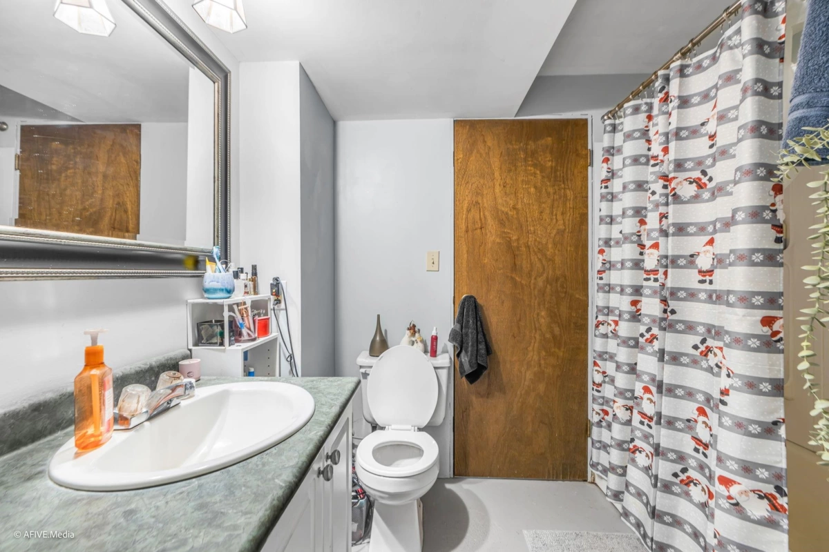 Laundry Room Photo of 24971 24 Avenue, Langley, BC