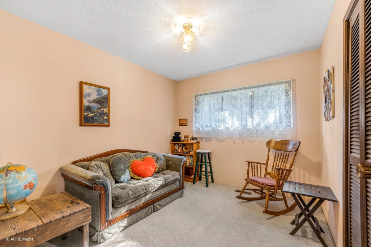 Walk-In Closet Photo of 24971 24 Avenue, Langley, BC