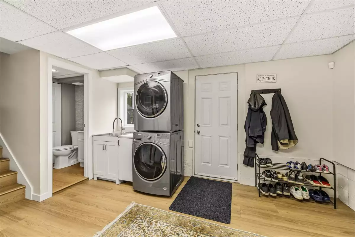 Basement Recreation Room Photo of 11516 97 Avenue, Surrey, BC