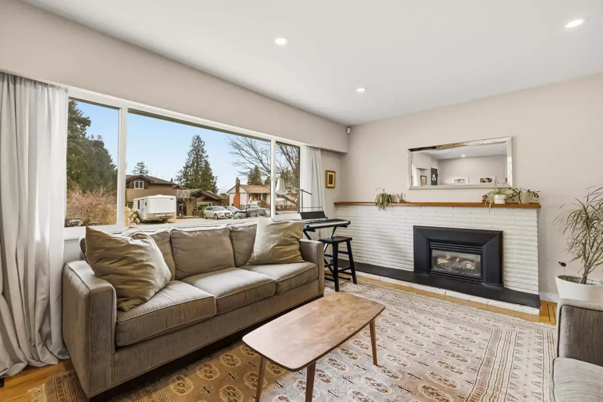 Dining Area Photo of 11516 97 Avenue, Surrey, BC