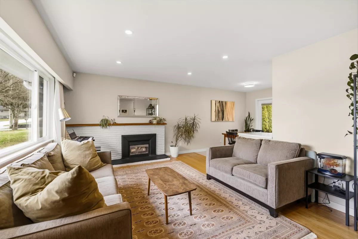 Family Room Photo of 11516 97 Avenue, Surrey, BC