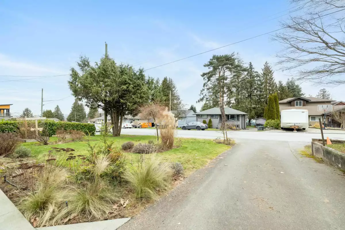 Fitness Center Photo Near 11516 97 Avenue, Surrey, BC