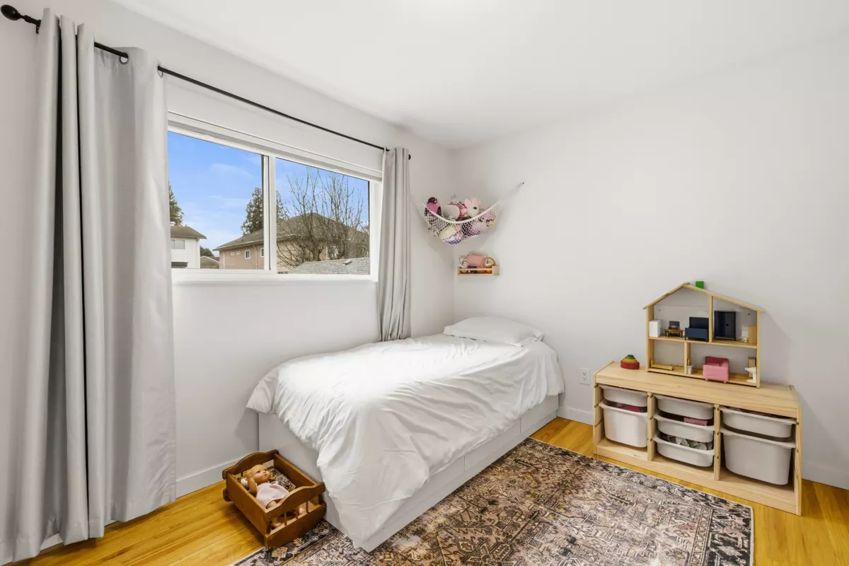 Guest Bathroom Photo of 11516 97 Avenue, Surrey, BC