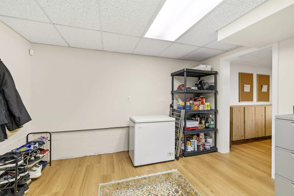 Mudroom Photo of 11516 97 Avenue, Surrey, BC