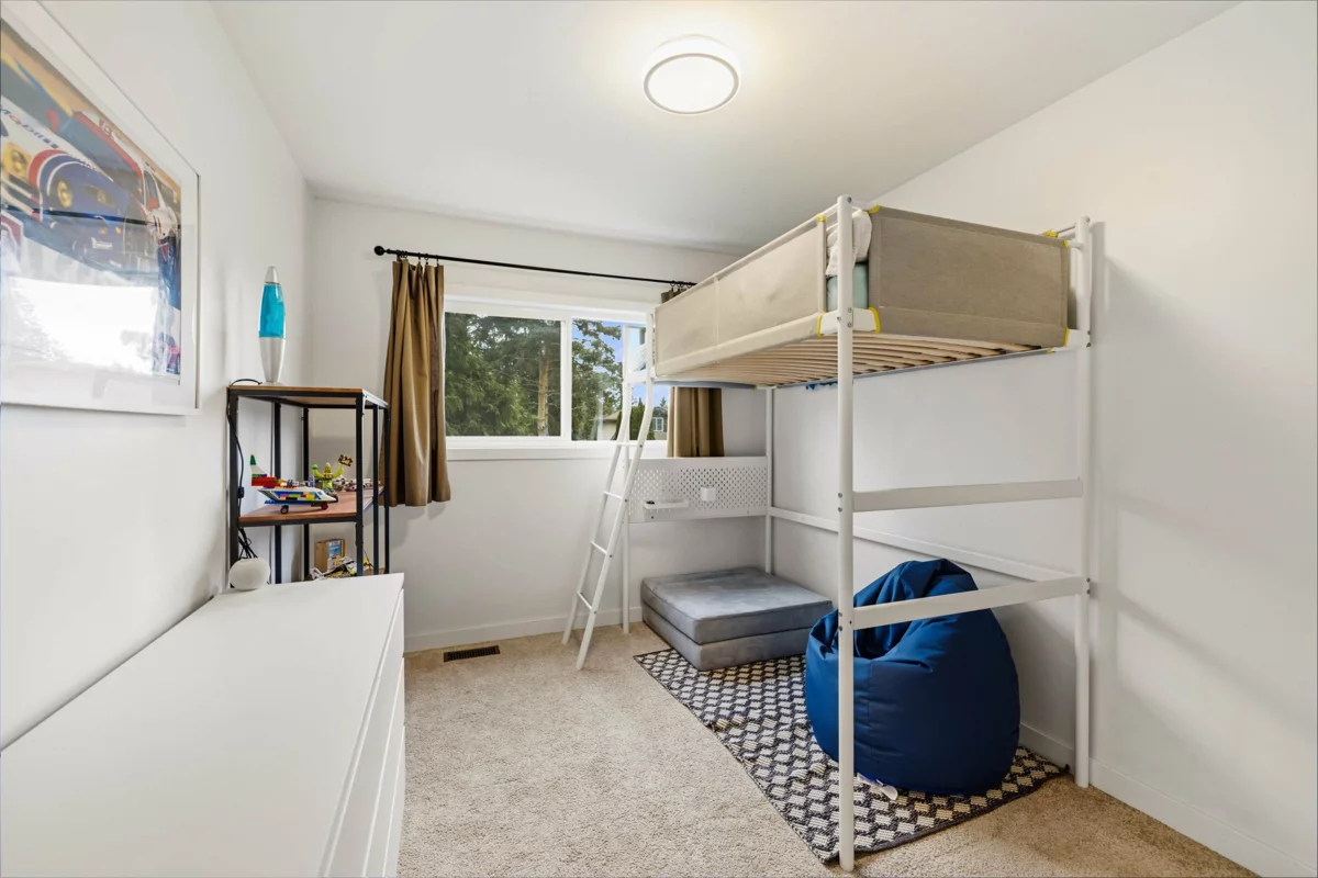 Office / Den Photo of 11516 97 Avenue, Surrey, BC