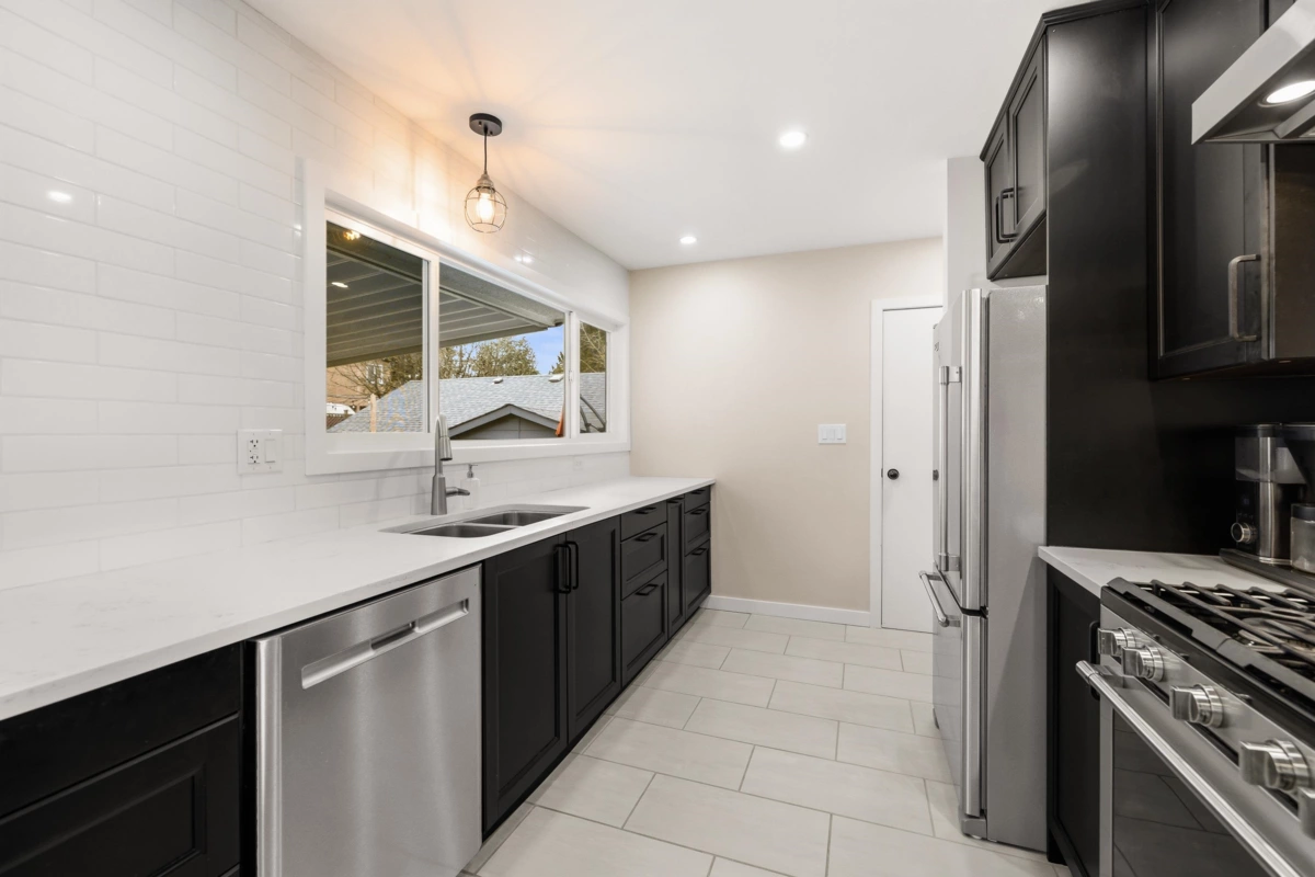 Primary Bathroom Photo of 11516 97 Avenue, Surrey, BC