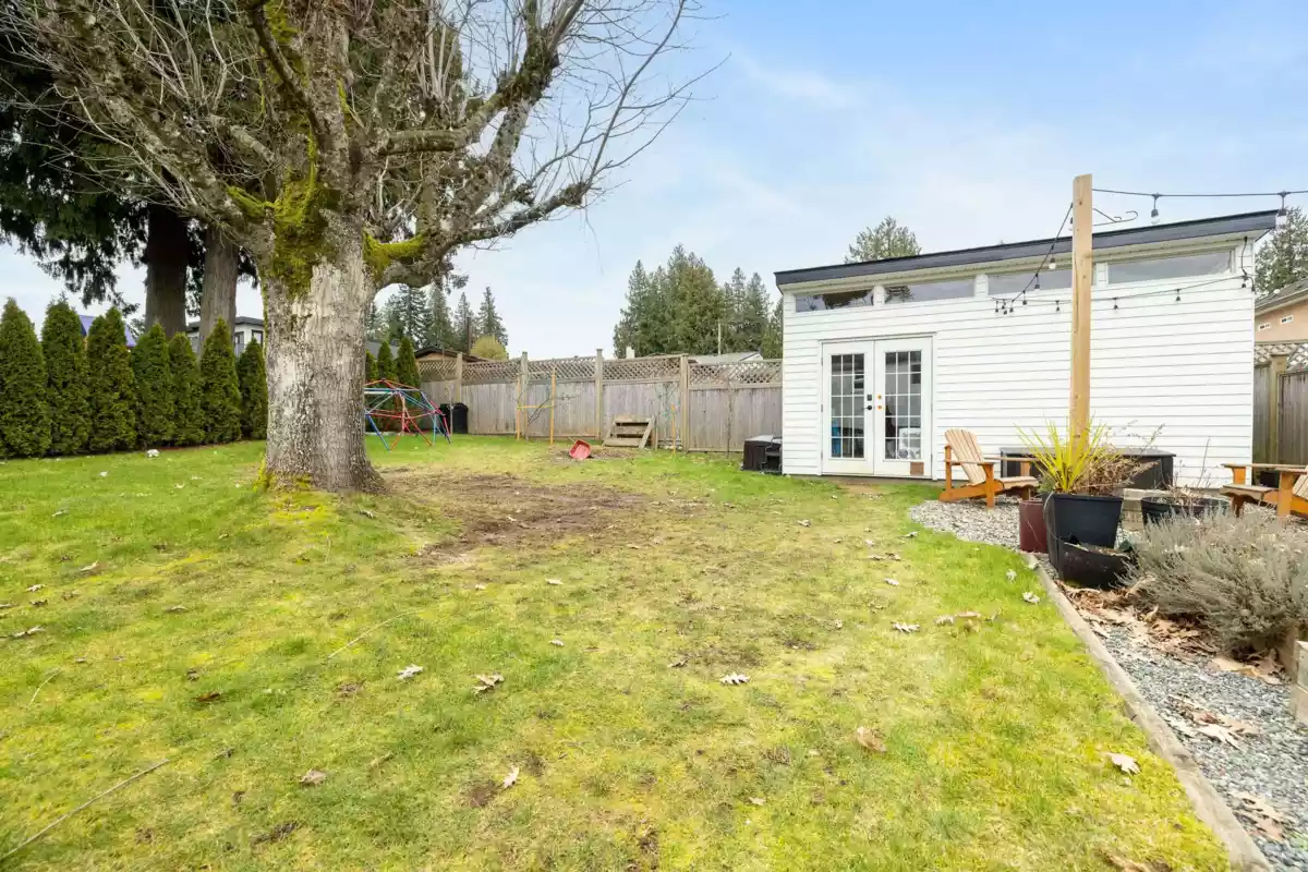 Swimming Pool Photo of 11516 97 Avenue, Surrey, BC