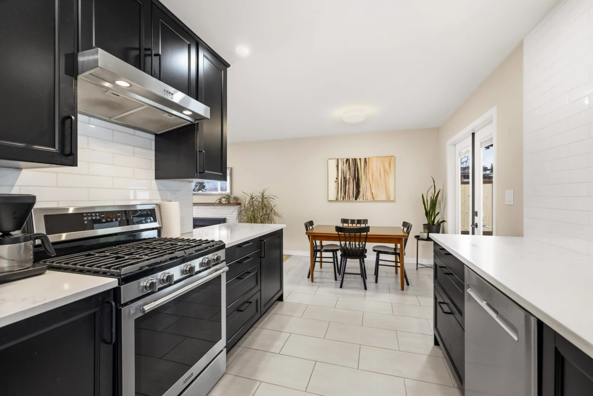 Walk-In Closet Photo of 11516 97 Avenue, Surrey, BC