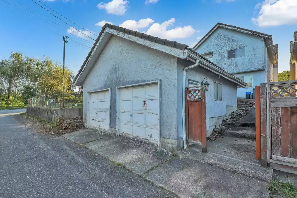 Garden / Landscaping Photo of 4680 Hoy Street, Vancouver, BC