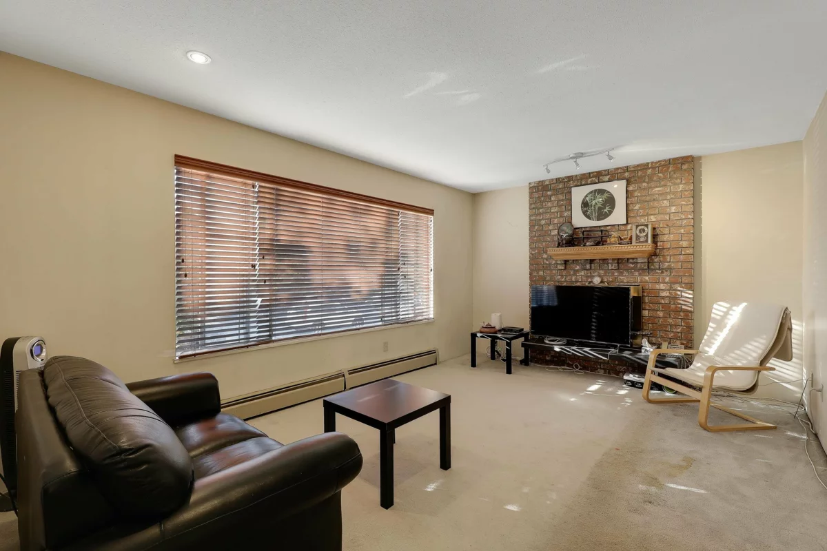 Kitchen Island Photo of 4680 Hoy Street, Vancouver, BC