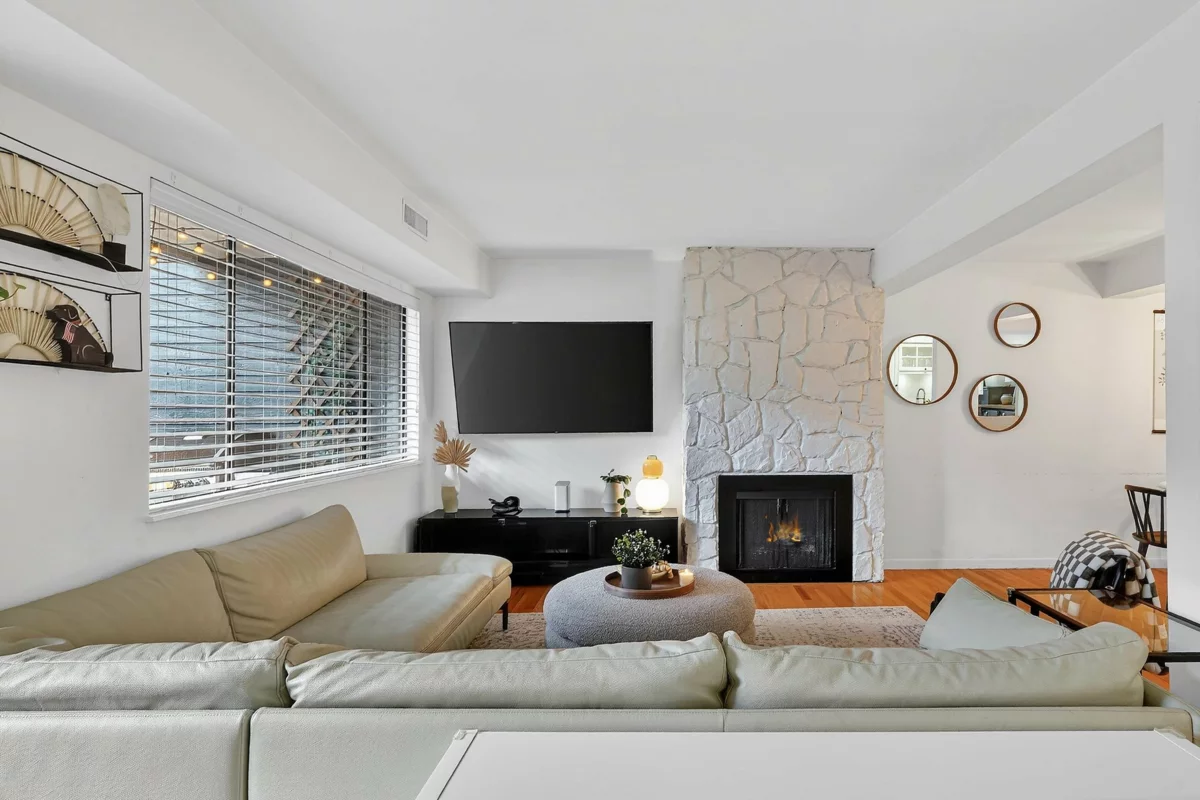 Breakfast Nook Photo of 7355 Capistrano Drive, Burnaby, BC