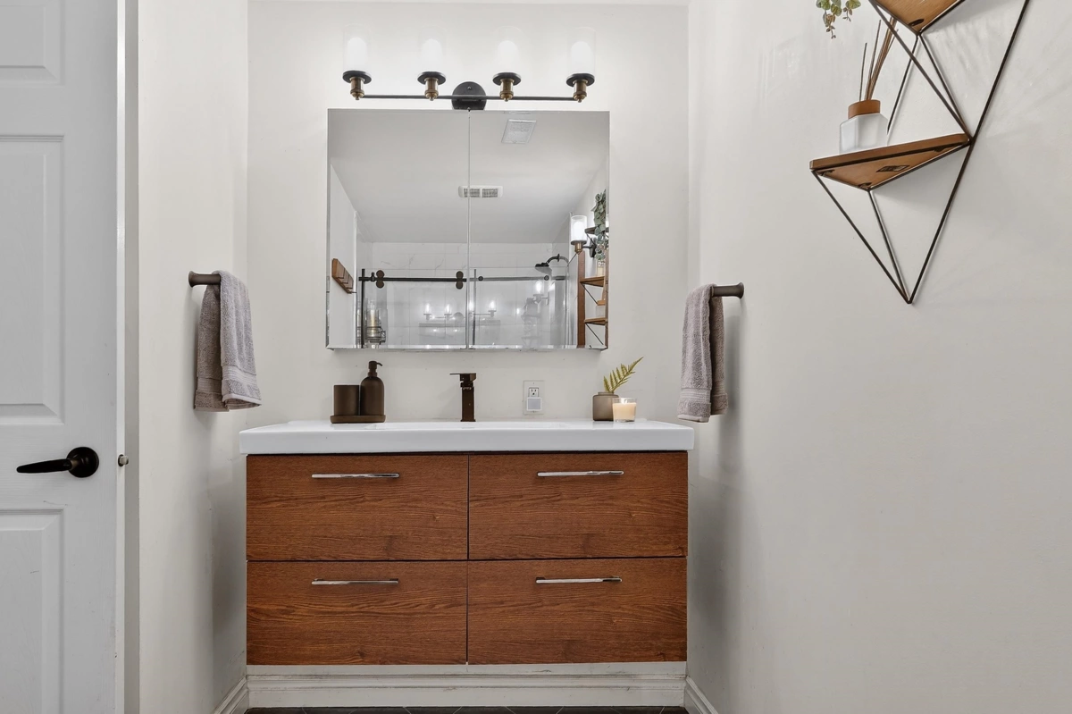 Guest Bathroom Photo of 7355 Capistrano Drive, Burnaby, BC