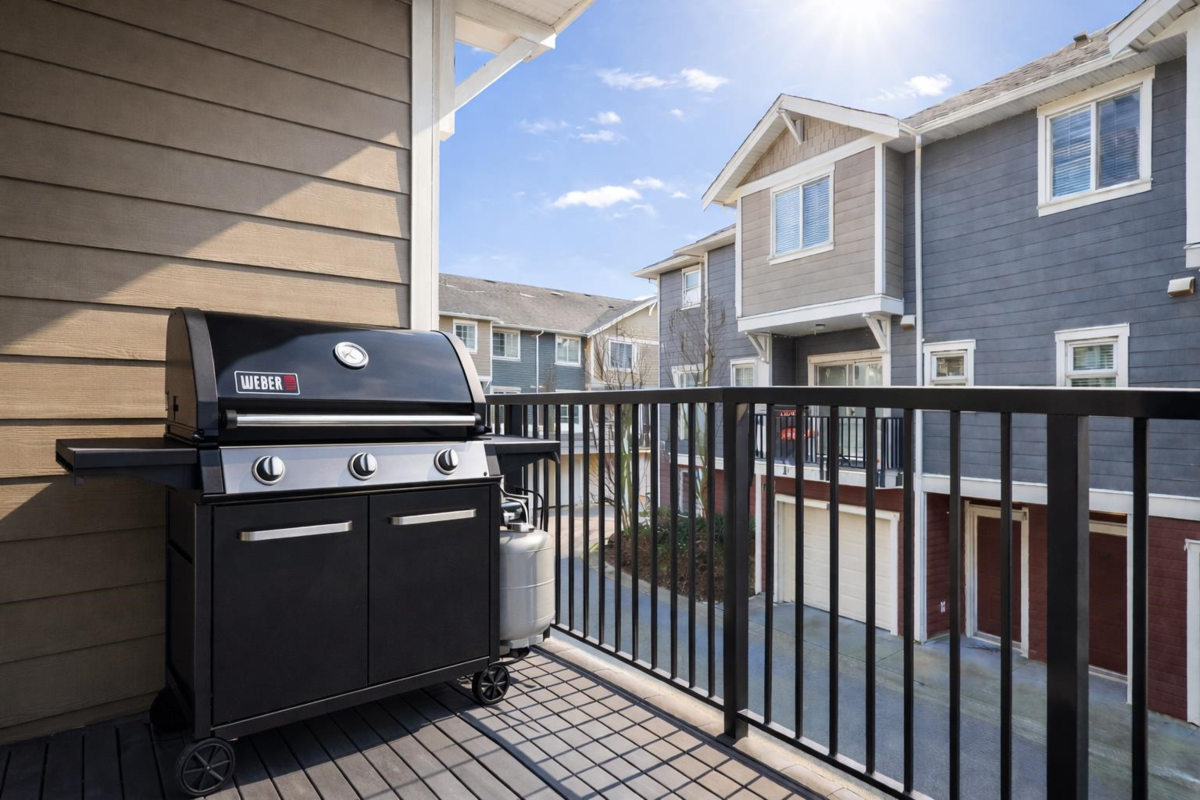Kitchen Island Photo of 23 1111 Ewen Avenue, New Westminster, BC