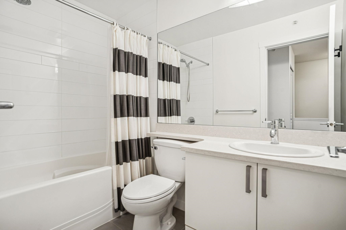 Walk-In Closet Photo of 23 1111 Ewen Avenue, New Westminster, BC