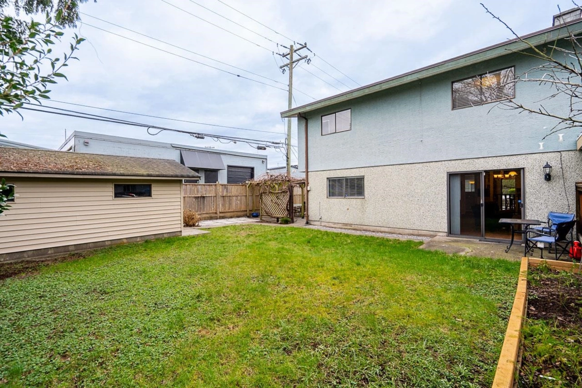 Hot Tub / Spa Photo of 11200 Cambie Road, Richmond, BC