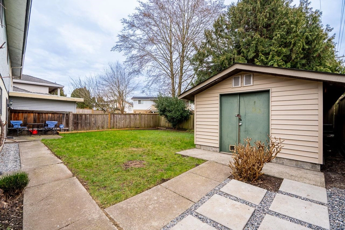 Swimming Pool Photo of 11200 Cambie Road, Richmond, BC