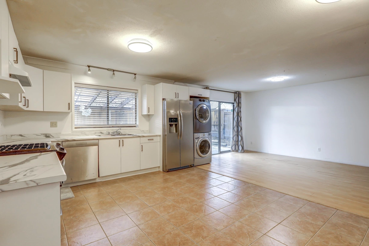Basement Recreation Room Photo of 6091 172 Street, Surrey, BC