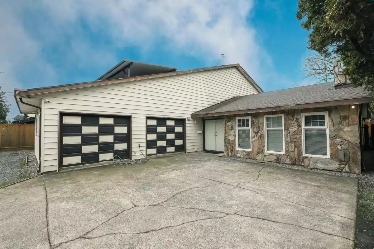 Family Room Photo of 6091 172 Street, Surrey, BC