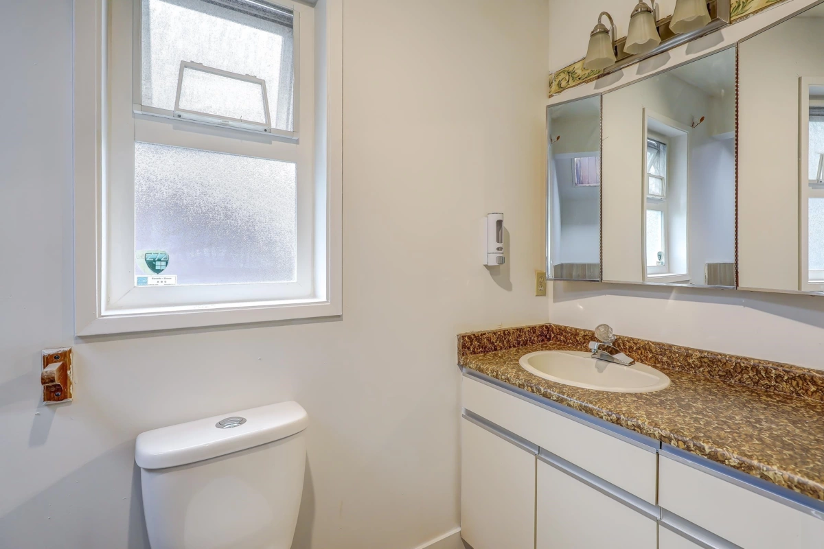 Front Yard Photo of 6091 172 Street, Surrey, BC