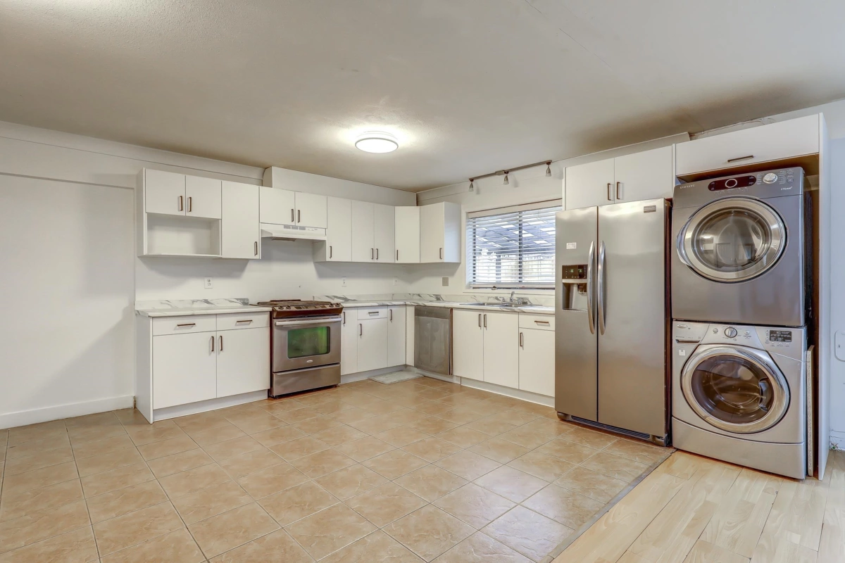 Powder Room Photo of 6091 172 Street, Surrey, BC