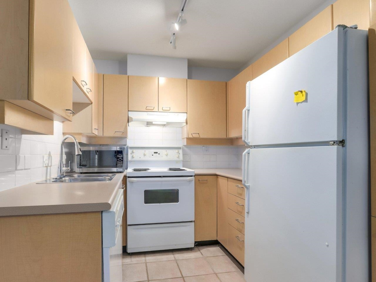 Bedroom 2 Photo of 213 1989 Dunbar Street, Vancouver, BC