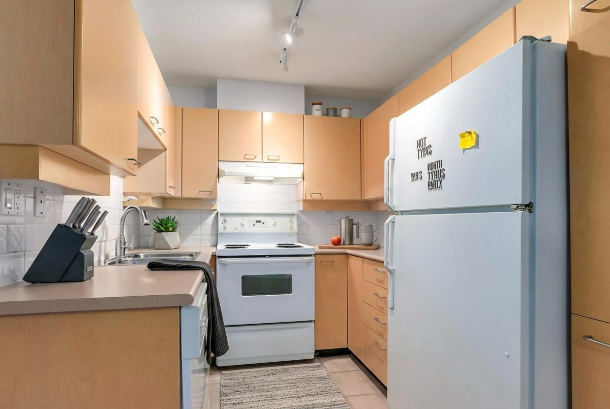 Bedroom 3 Photo of 213 1989 Dunbar Street, Vancouver, BC