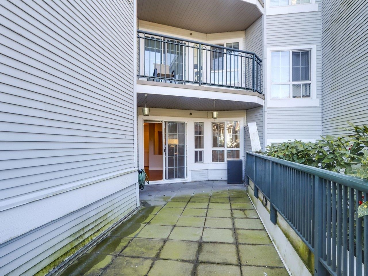 Kitchen Island Photo of 213 1989 Dunbar Street, Vancouver, BC