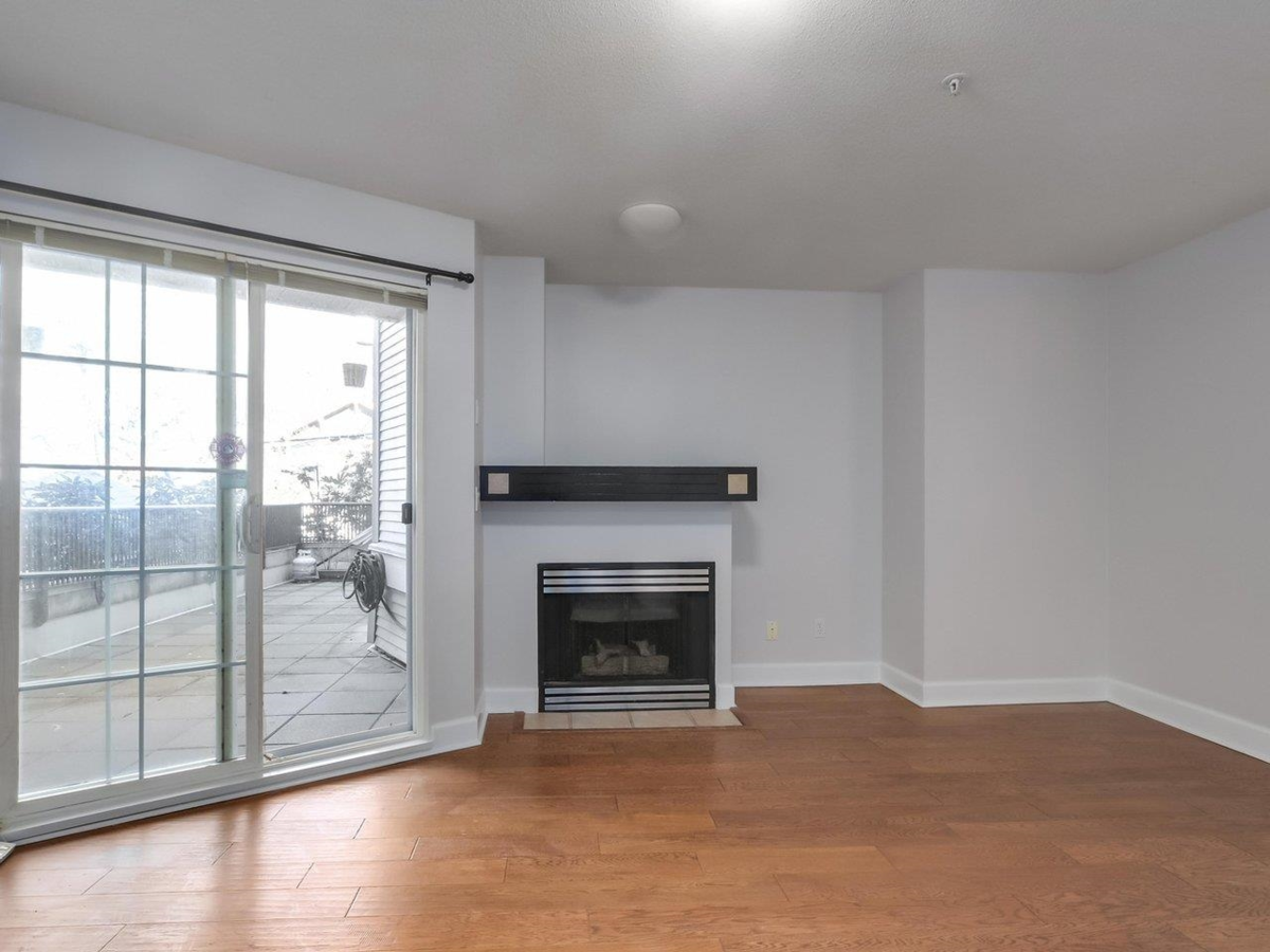 Living Room Photo of 213 1989 Dunbar Street, Vancouver, BC