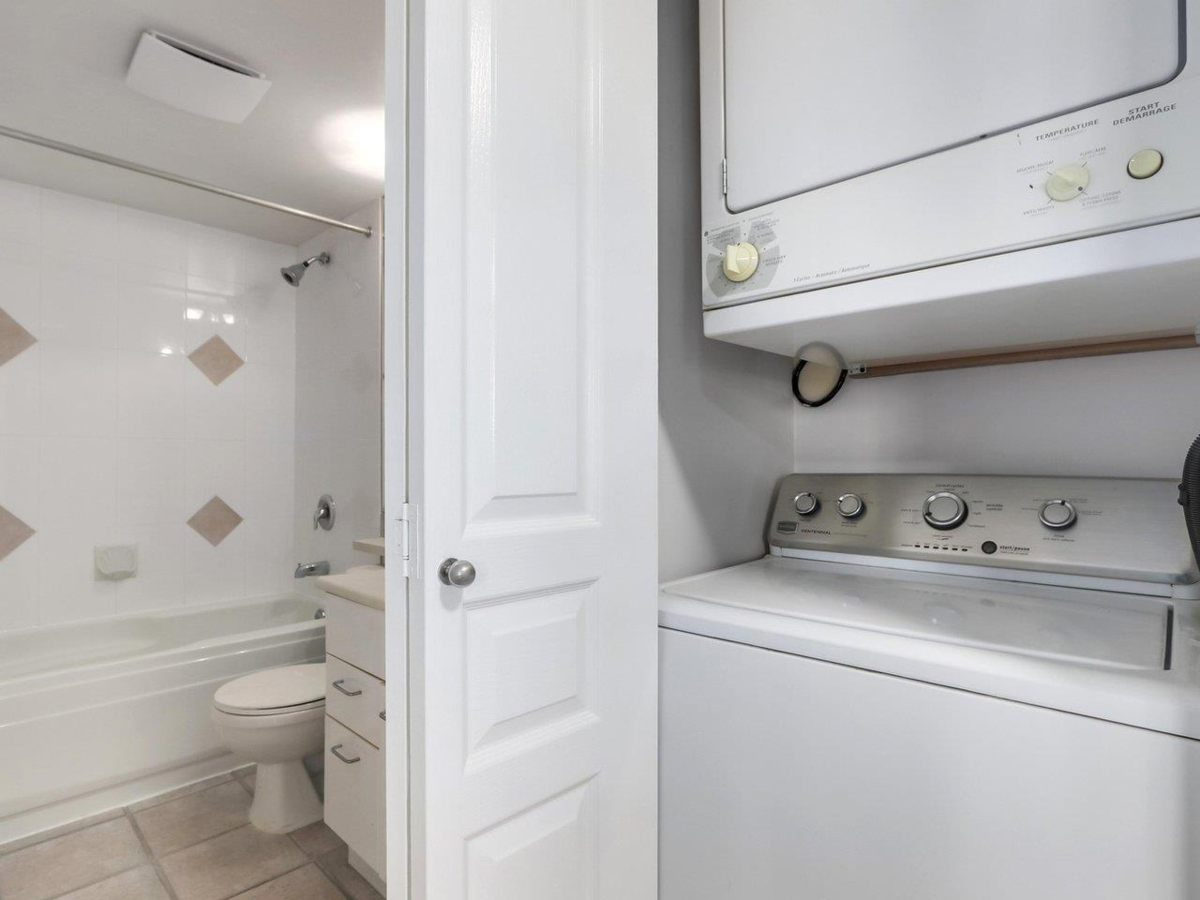 Staircase Photo of 213 1989 Dunbar Street, Vancouver, BC